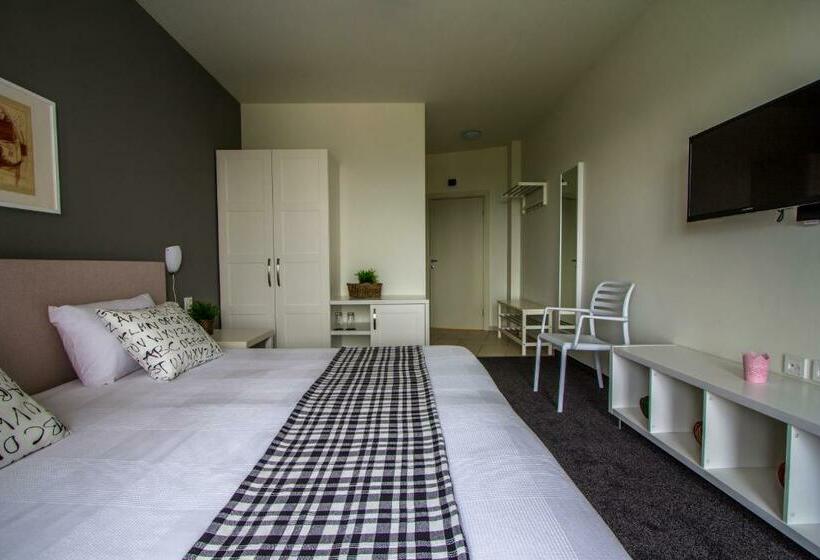 חדר סטנדרט עם מרפסת, Family Hotel Friends Villa