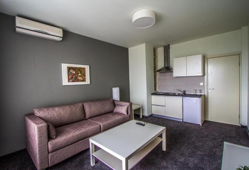 דירת חדר עם טרסה, Family Hotel Friends Villa