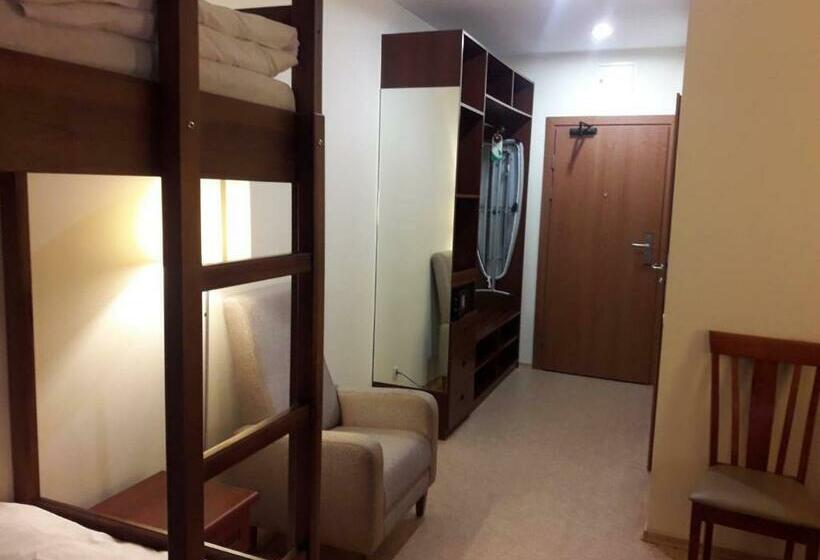 חדר סופריור לארבעה, 7ya