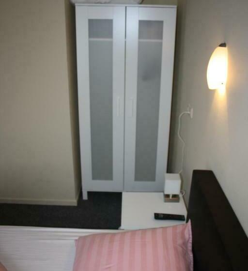 标准单人间, Café Restaurant Snackbar Beerzerveld