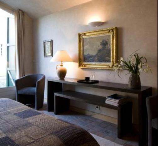 ルームシェアのワンベッド, Château De Vierset