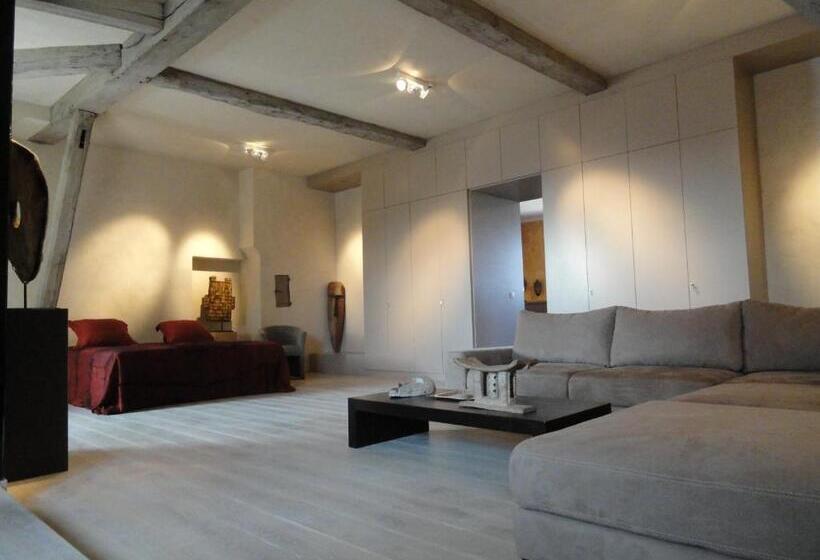 سوئیت با وان آب گرم, Château De Vierset