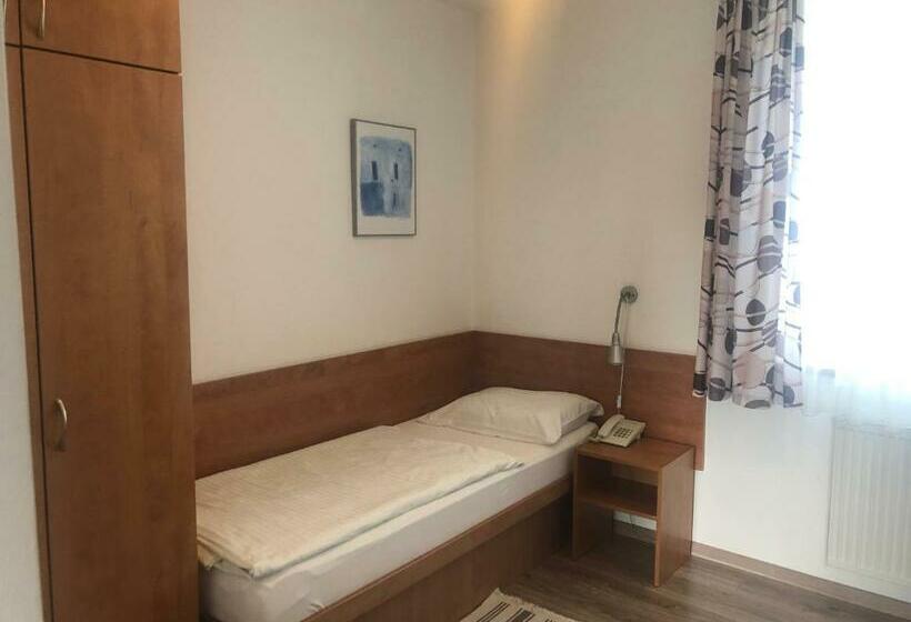 חדר סטנדרט יחיד, Mlyn