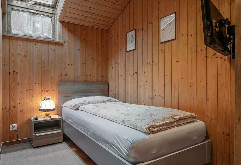 חדר סטנדרד יחיד חדר אמבטיה משותף, Restaurant Drei Tannen