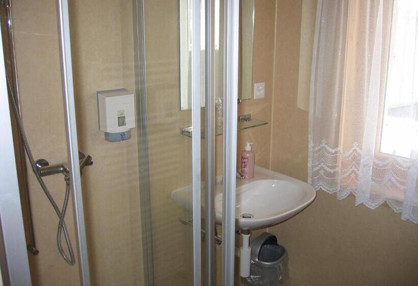 חדר סטנדרט חדר אמבטיה משותף, Restaurant Drei Tannen