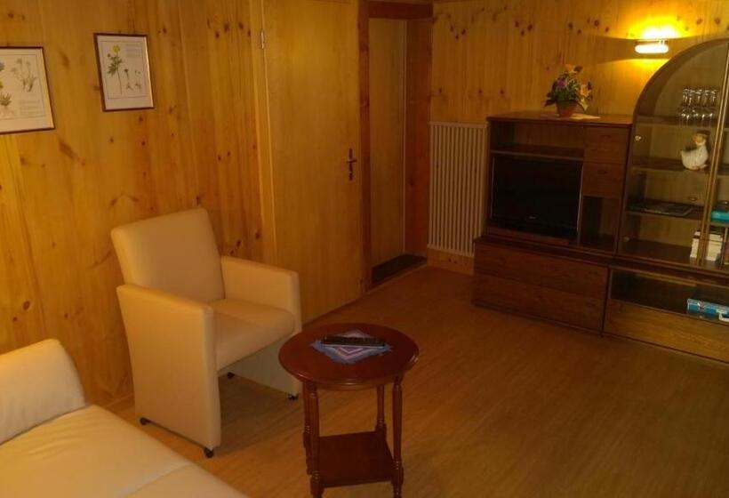 חדר משפחתי, Restaurant Drei Tannen