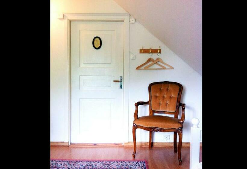 バスルーム共有のトリプルスタンダード, Kullabygdens Bed & Breakfast