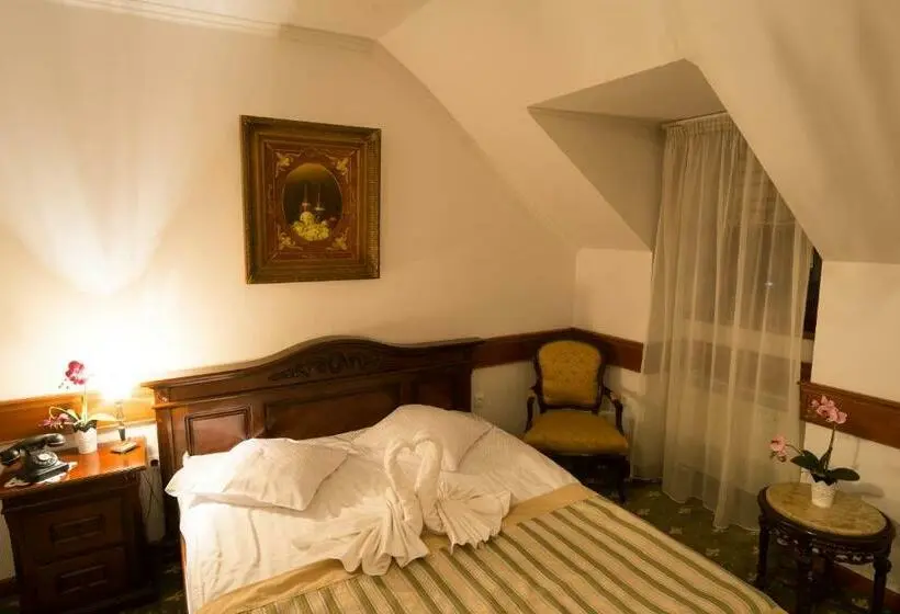 Camera Standard, Castel Haller