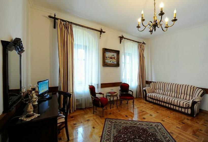 סוויטה, Castel Haller