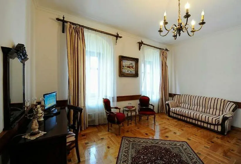Suite, Castel Haller