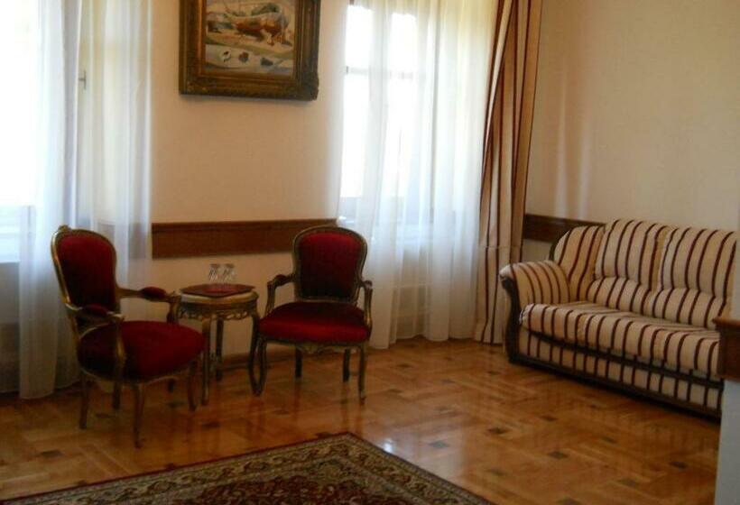 סוויטה, Castel Haller