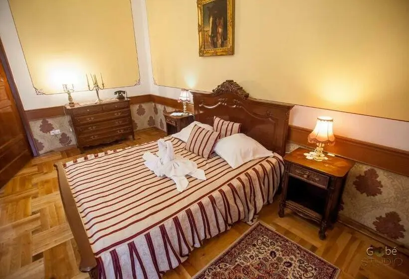 Suite, Castel Haller