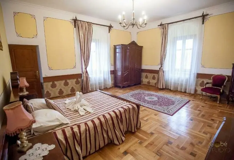 Suite, Castel Haller