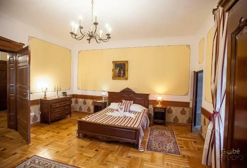 Suite, Castel Haller