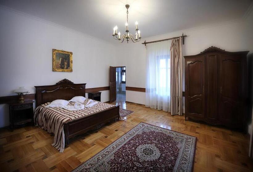 סוויטה, Castel Haller