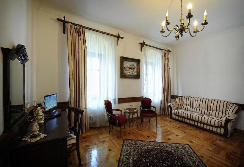 סוויטה, Castel Haller