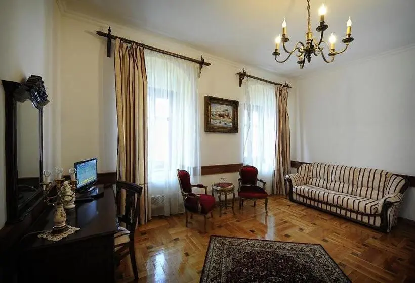 Suite, Castel Haller
