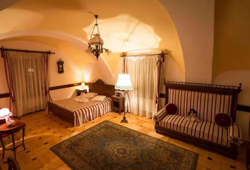 Camera Deluxe, Castel Haller