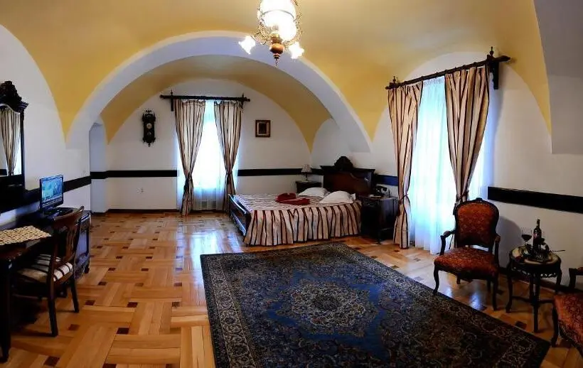 Camera Deluxe, Castel Haller