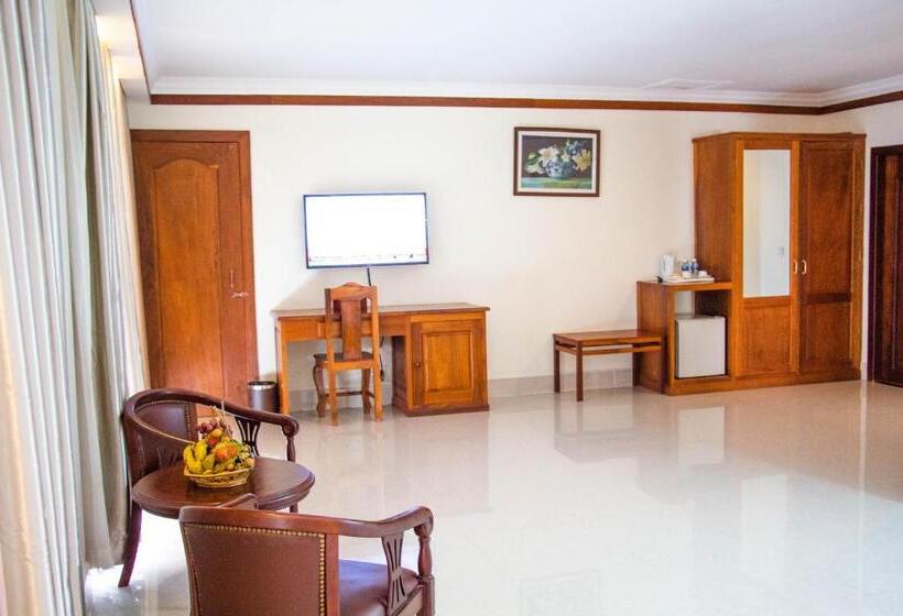 סוויטת קלאב, Pursat Riverside Hotel & Spa