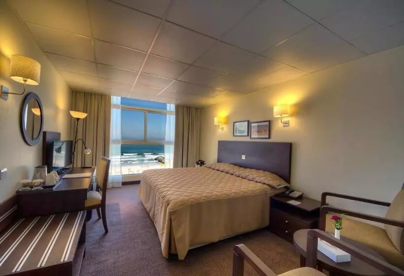 اتاق لوکس یک تخته, Ajman Beach