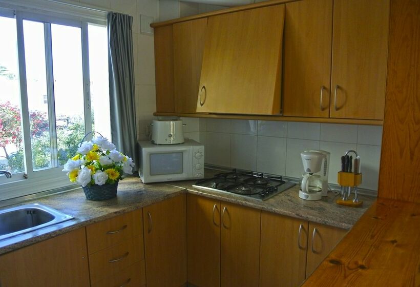テラスつきの２ベッドルームアパートメント, Apartamentos Moguima