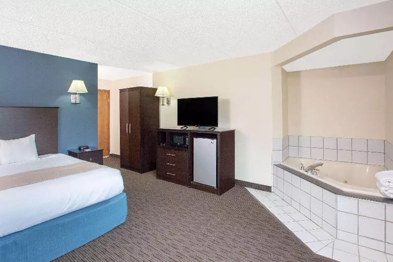 سوئیت با تخت بزرگ, Americinn By Wyndham Green Bay West