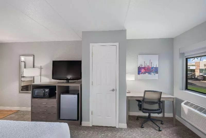 キングサイズベッドのスタンダードルーム, Best Western Fort Wayne I69 North