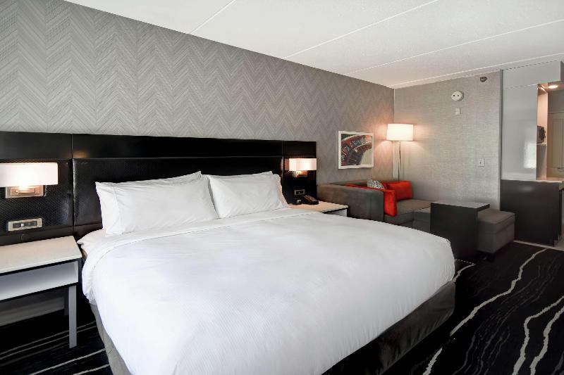 带大床的标准间, Doubletree By Hilton Deadwood At Cadillac Jack's