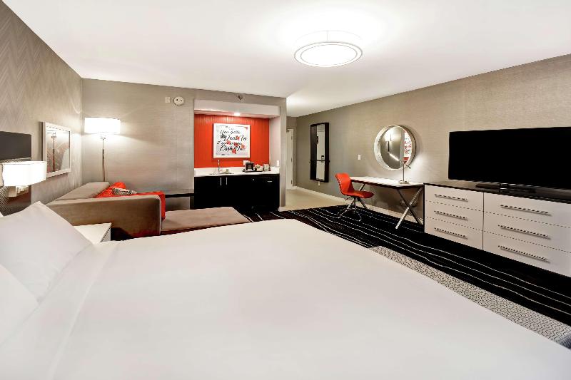 带大床的标准间, Doubletree By Hilton Deadwood At Cadillac Jack's