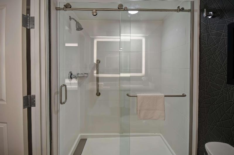 带大床的标准间, Doubletree By Hilton Deadwood At Cadillac Jack's