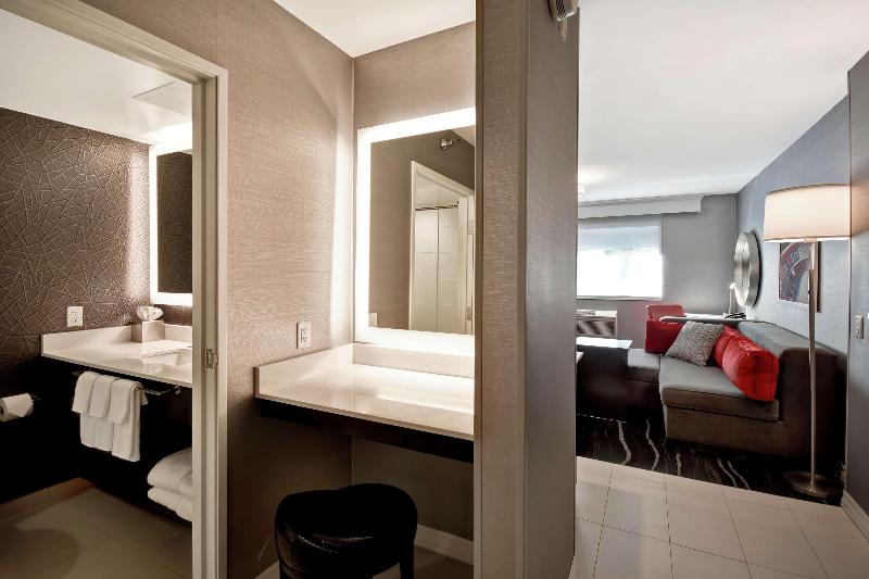 带大床的套房, Doubletree By Hilton Deadwood At Cadillac Jack's