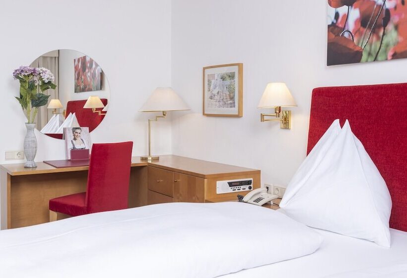 جناح جونيور, Furian