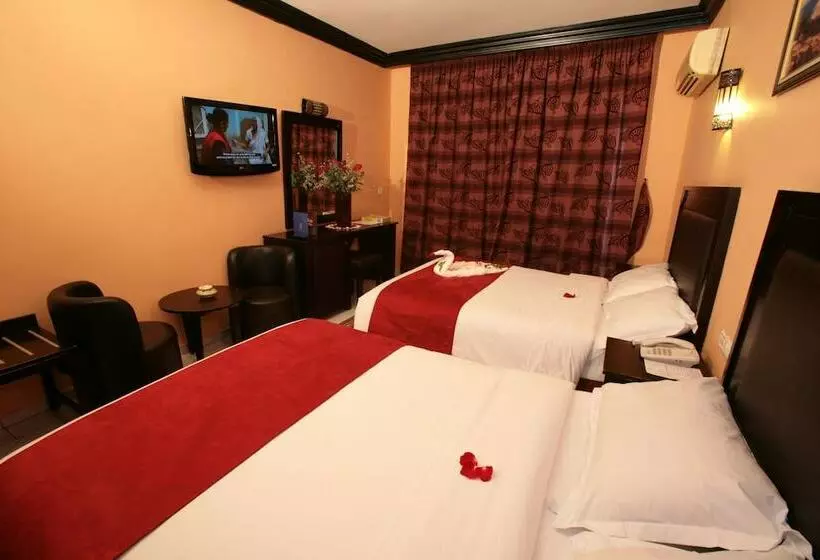 اتاق استاندارد سه نفره, Imperial Holiday