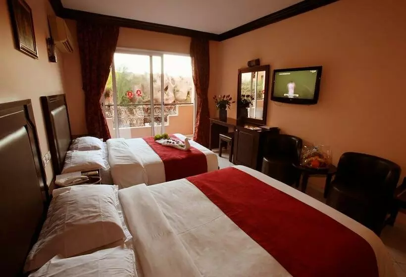 اتاق استاندارد با چشمانداز استخر, Imperial Holiday