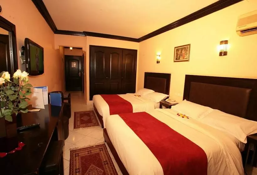 اتاق استاندارد با چشمانداز استخر, Imperial Holiday