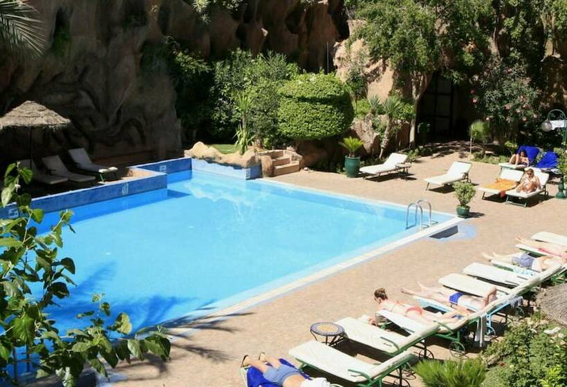 اتاق استاندارد با چشم‌انداز استخر, Imperial Holiday