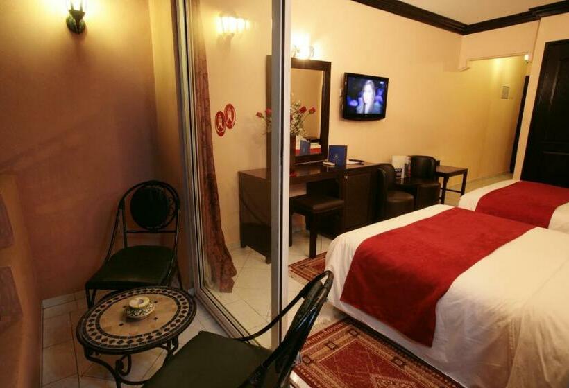 اتاق استاندارد با چشم‌انداز استخر, Imperial Holiday
