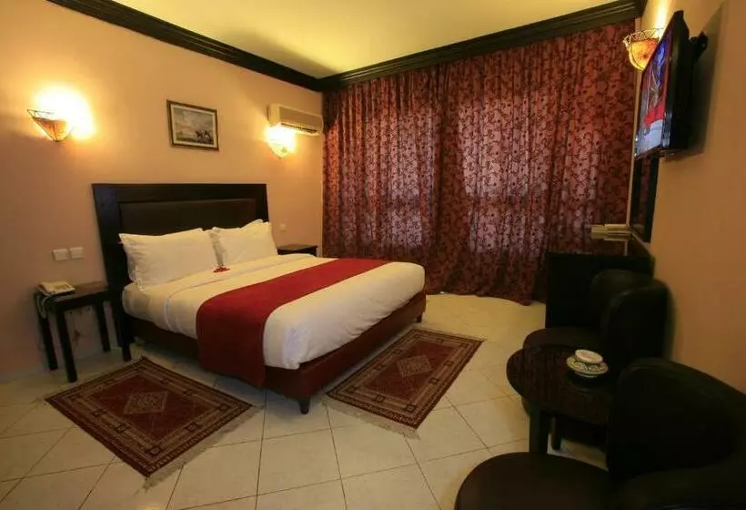اتاق استاندارد با چشمانداز استخر, Imperial Holiday