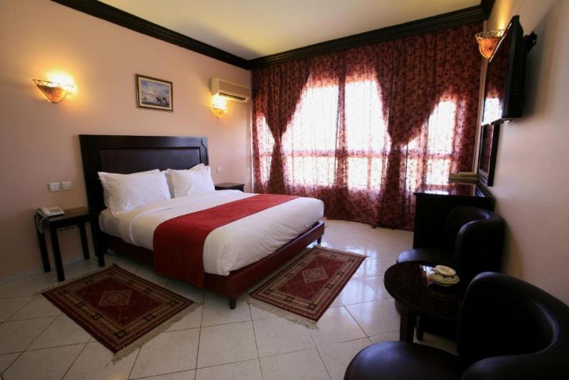 اتاق استاندارد با چشم‌انداز استخر, Imperial Holiday