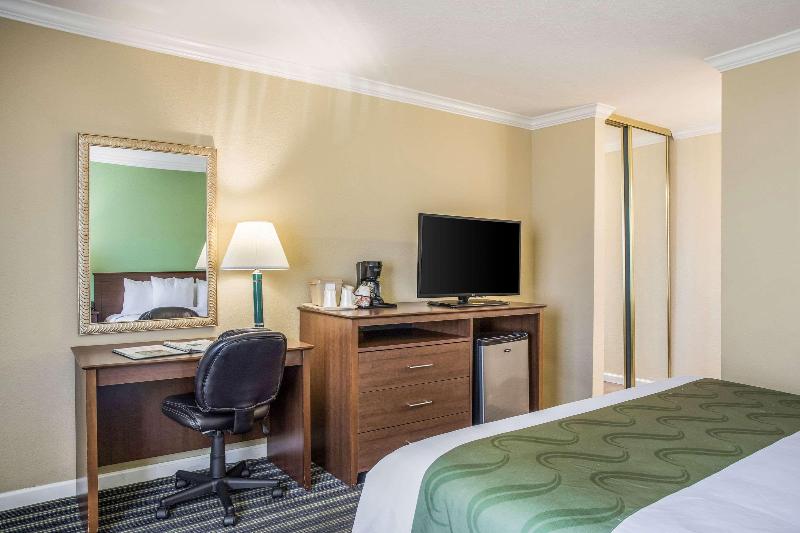 Standard Room Pool View, Imperial Holiday