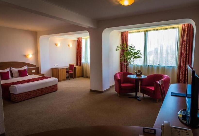 סטודיו דלוקס, Sevlievo Plaza