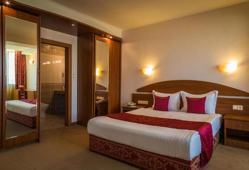 סטודיו דלוקס, Sevlievo Plaza