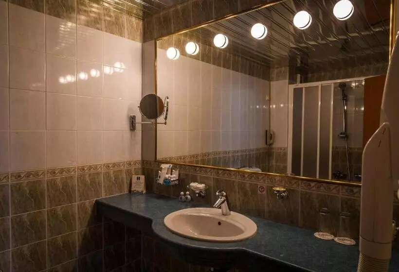 اتاق لوکس با تخت بزرگ, Sevlievo Plaza