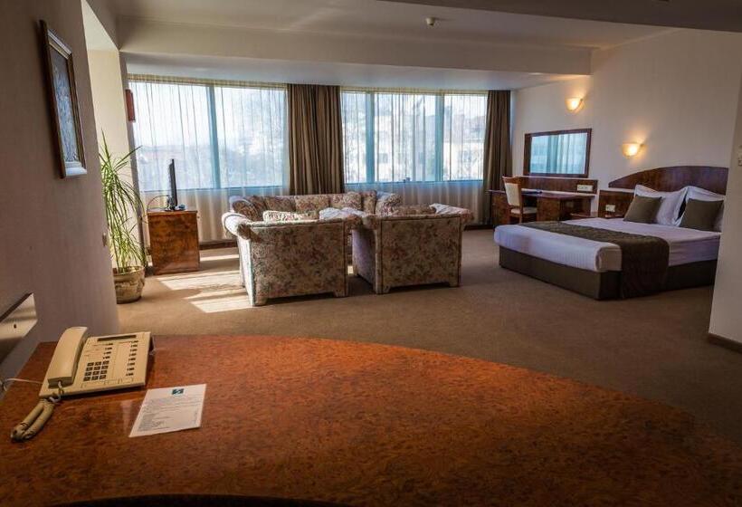 חדר דחוקס עם מיטת קינג, Sevlievo Plaza