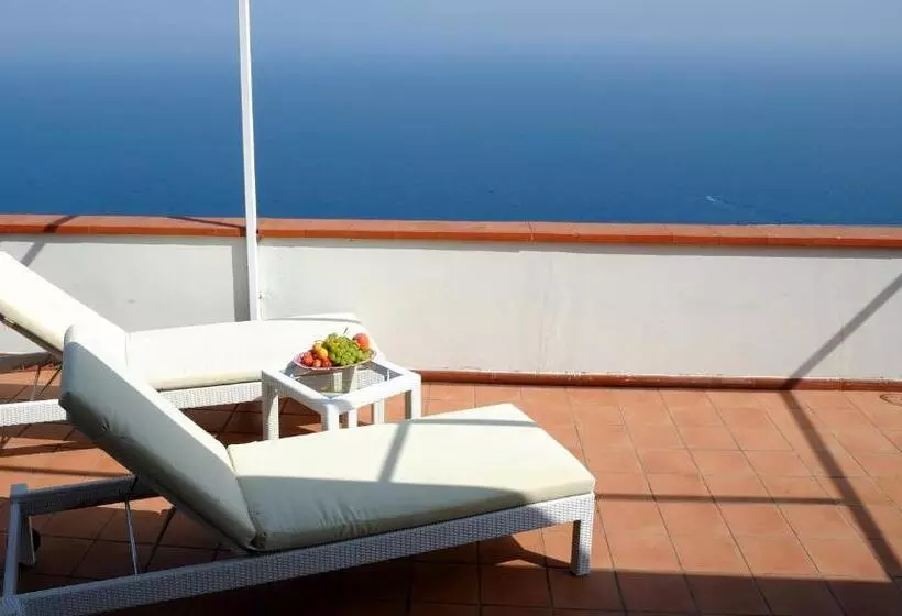 سوییت جونیور با چشم‌انداز دریا, Villa Felice Relais