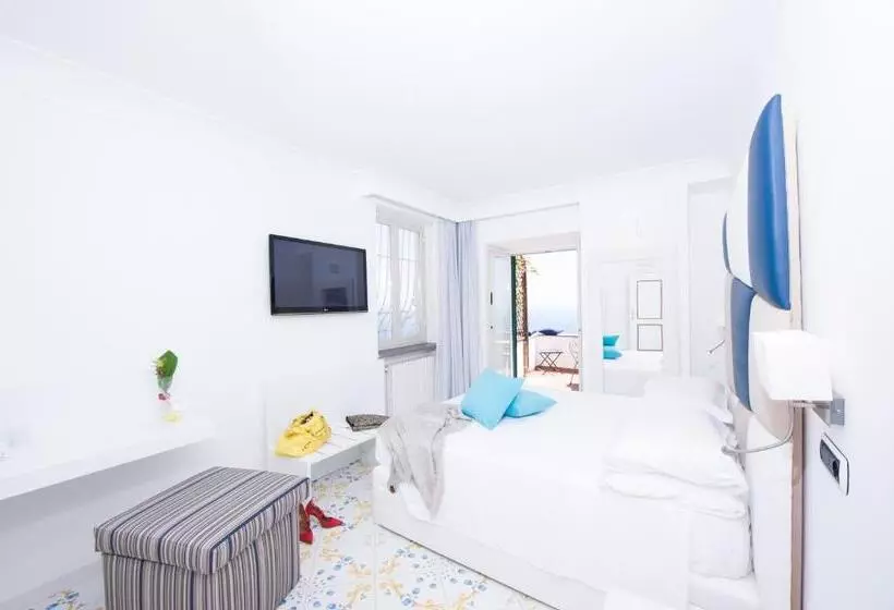 اتاق سه نفره دلوکس با چشم‌انداز دریا, Villa Felice Relais