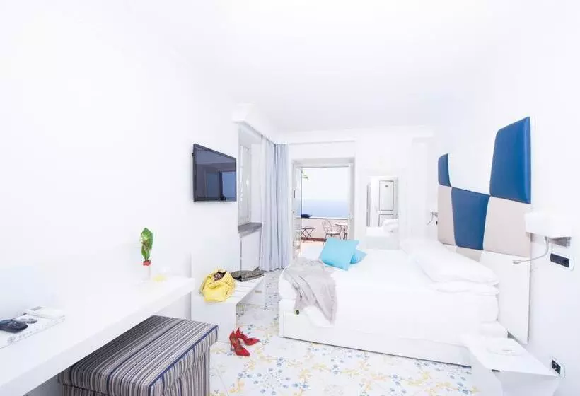 اتاق سه نفره دلوکس با چشم‌انداز دریا, Villa Felice Relais