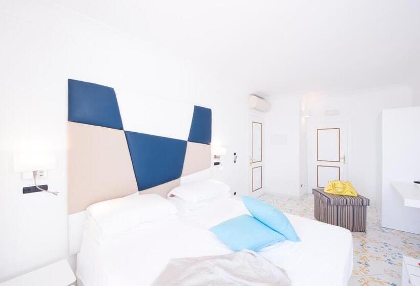 Трехместный Номер Deluxe Вид на Море, Villa Felice Relais