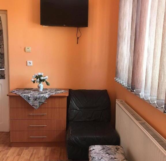 חדר סטנדרט, Engi Panzió